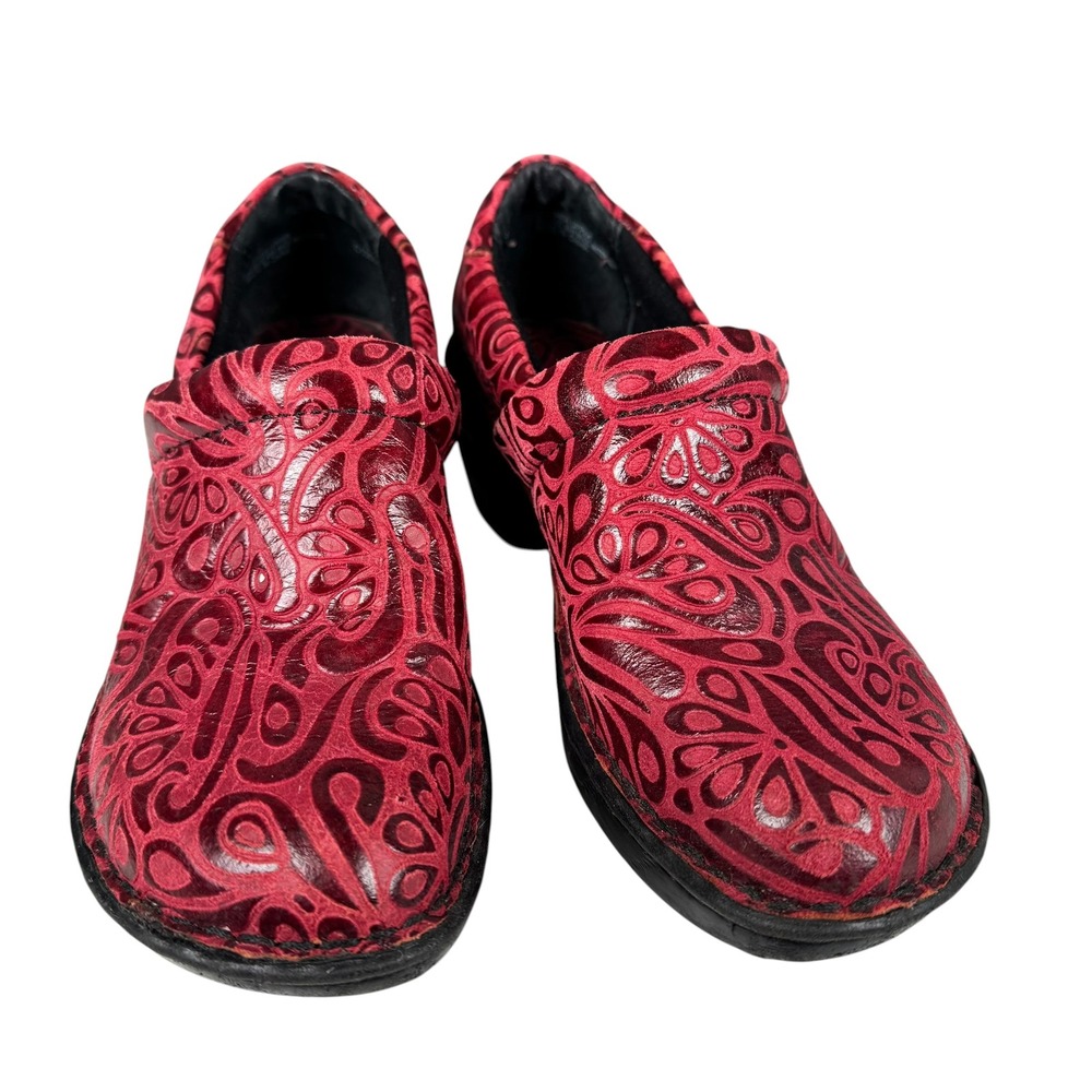 b.o.c. Born Concept Womens Red Black Embossed Paisley Clogs Shoes SU